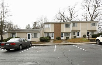 Crestview Apartments in Durham, NC - Building Photo - Building Photo