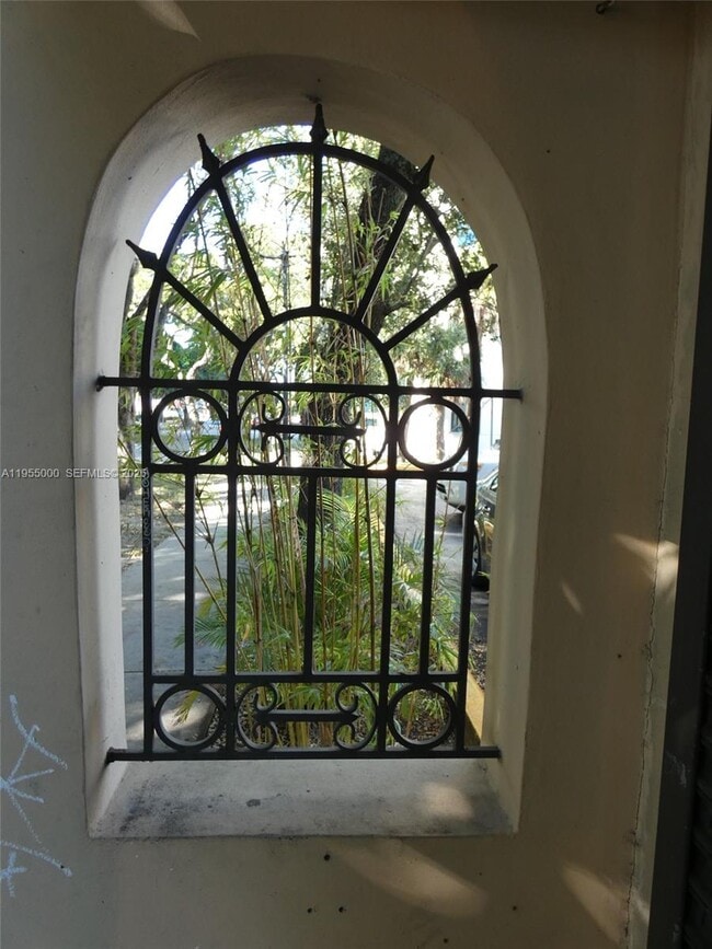 3127 Coral Way, Unit 1 in Coral Gables, FL - Building Photo - Building Photo