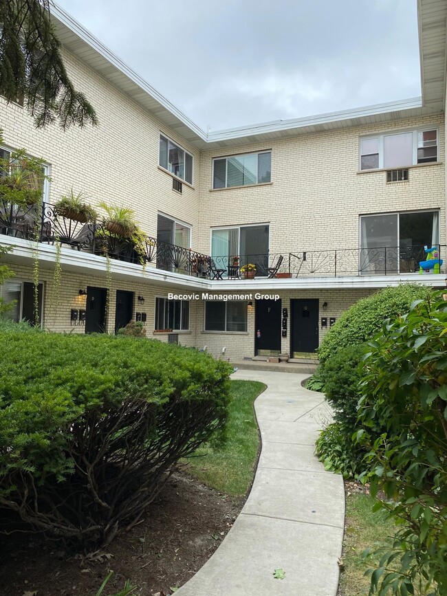 4201 N Paulina St, Unit 3
