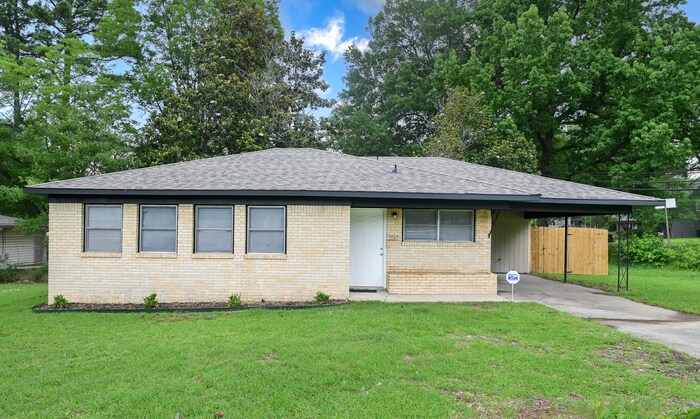 900 Thompson St in Jacksonville, AR - Building Photo