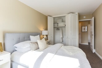 735 St. Clair Apartments in Portland, OR - Foto de edificio - Interior Photo