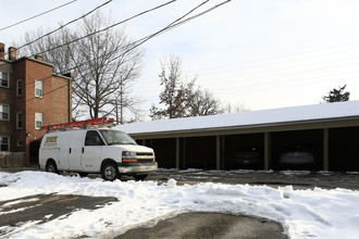 Cove Villa Apartments in Lakewood, OH - Building Photo - Building Photo