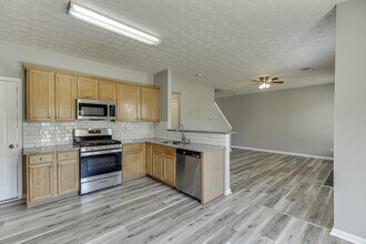 678 Clairidge Elm Trail SW in Lawrenceville, GA - Building Photo - Building Photo