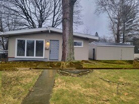 1196 Thorndale Dr in Akron, OH - Building Photo