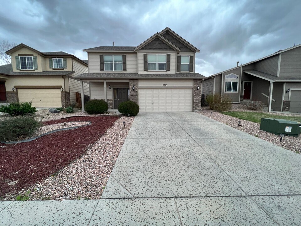 2063 Velliquette Ln in Colorado Springs, CO - Building Photo