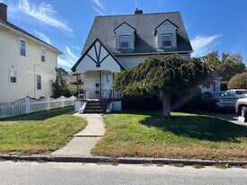 305 Harrington Way in Worcester, MA - Building Photo