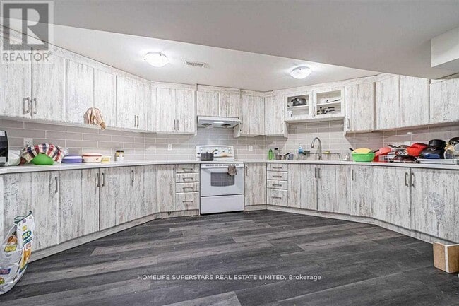 property at 75 Parkside Dr