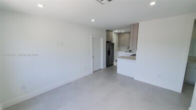 6201 SW 22nd St in Miami, FL - Building Photo - Building Photo