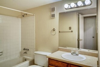 14740 E Kentucky Dr, Unit 712 in Aurora, CO - Building Photo - Building Photo