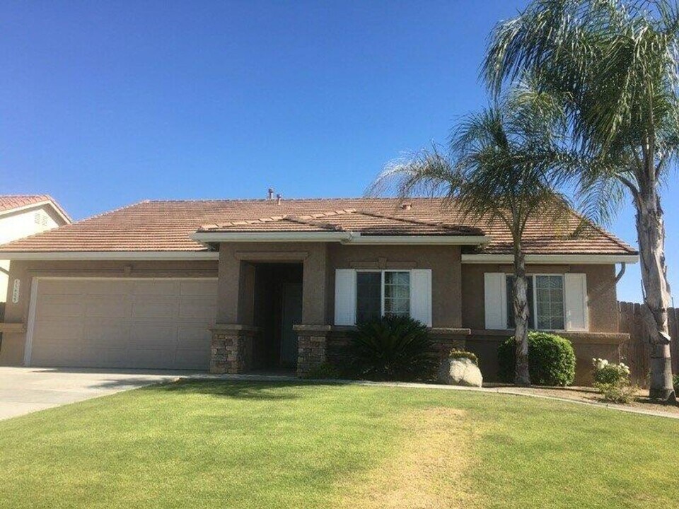 11409 Pacific Shores Dr in Bakersfield, CA - Building Photo