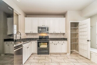 123 Baberton Dr in Apex, NC - Foto de edificio - Building Photo