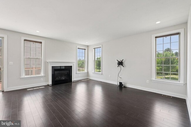 43109 Clarendon Sq in Ashburn, VA - Building Photo - Building Photo