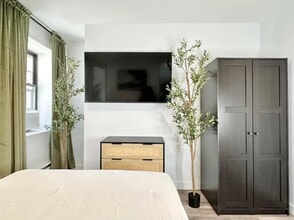 Furnished room/NOT APARTMENT in Brooklyn, NY - Foto de edificio - Building Photo
