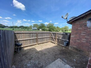 10623 Starcrest Dr in San Antonio, TX - Foto de edificio - Building Photo