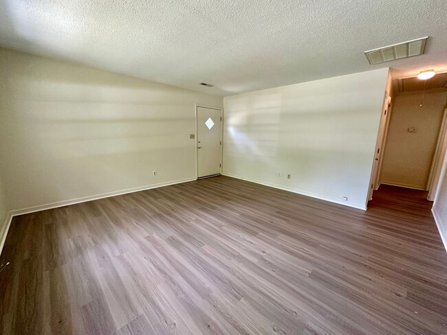 2060 Hideaway Dr in Sumter, SC - Building Photo - Building Photo
