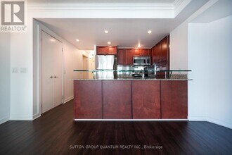 8-1408 York St in Toronto, ON - Building Photo - Building Photo