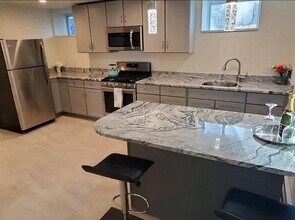 87 Reservoir Ave, Unit #2 in Revere, MA - Foto de edificio - Building Photo