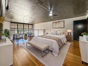 1005 S Shepherd Dr in Houston, TX - Foto de edificio - Building Photo