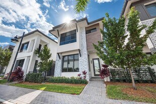 8120 NW 43rd St in Doral, FL - Building Photo