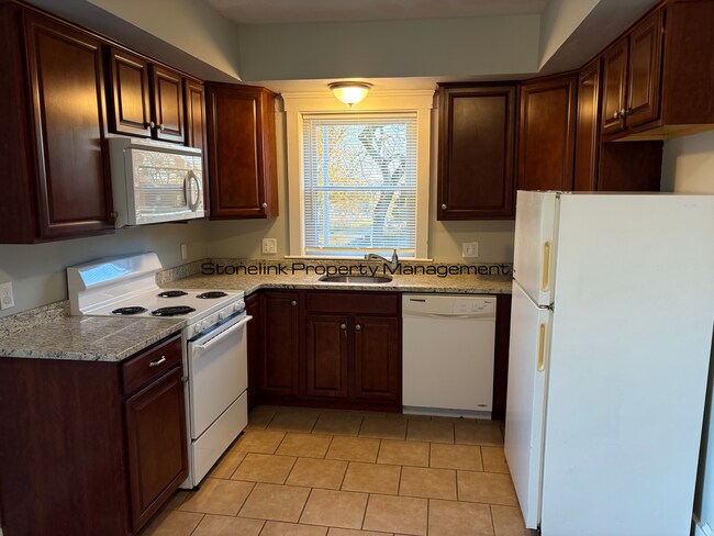 296-298-298 Roger Williams Ave in East Providence, RI - Building Photo - Building Photo