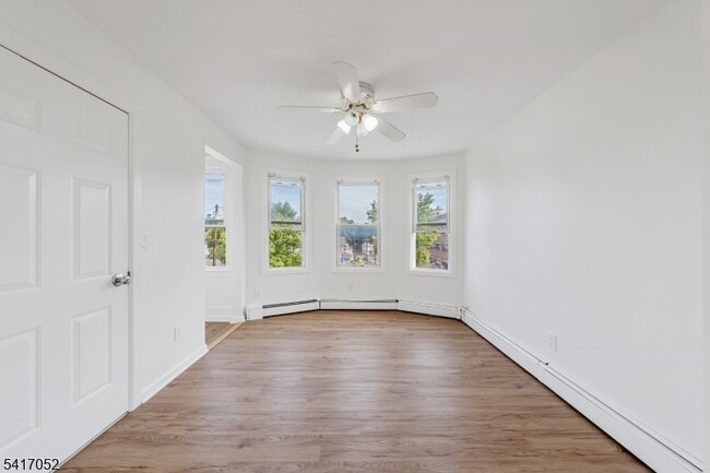 27 Monsignor Owens Pl in Nutley, NJ - Building Photo - Building Photo