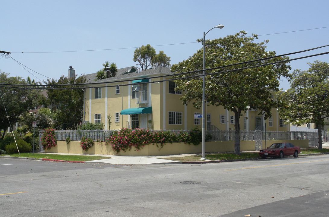 401-403 N Van Ness Ave in Los Angeles, CA - Building Photo