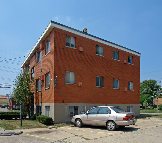 3645 Parkcrest Dr in Cincinnati, OH - Building Photo - Building Photo