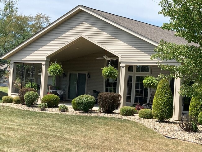746 Dale Ave NW, Unit 746 Dale Ave. NW