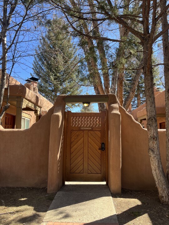226 Kit Carson Rd in Taos, NM - Building Photo