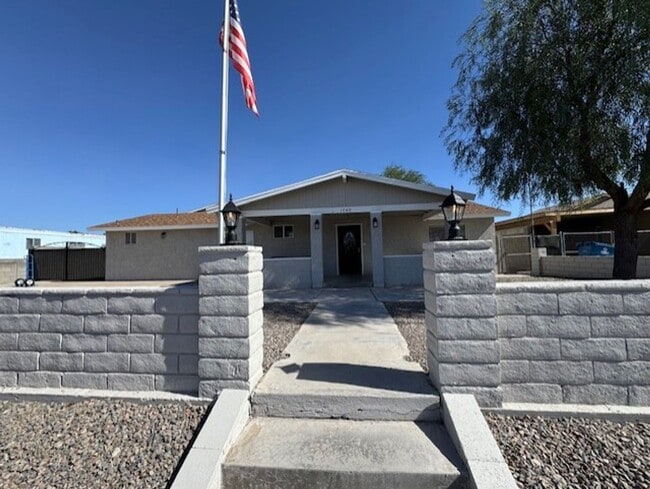 1470 Lynn Dr in Bullhead City, AZ - Building Photo - Building Photo
