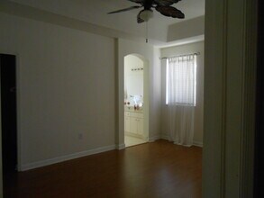 12301 SW 124th Ter in Miami, FL - Foto de edificio - Building Photo