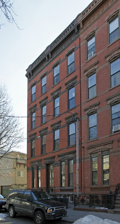 201 8th St in Jersey City, NJ - Building Photo