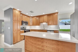 22219 SW 63rd Ave in Boca Raton, FL - Foto de edificio - Building Photo