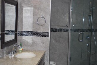1000 W Island Blvd, Unit 710 in Aventura, FL - Foto de edificio - Building Photo