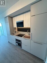 1 Fairview Rd E in Mississauga, ON - Building Photo - Building Photo
