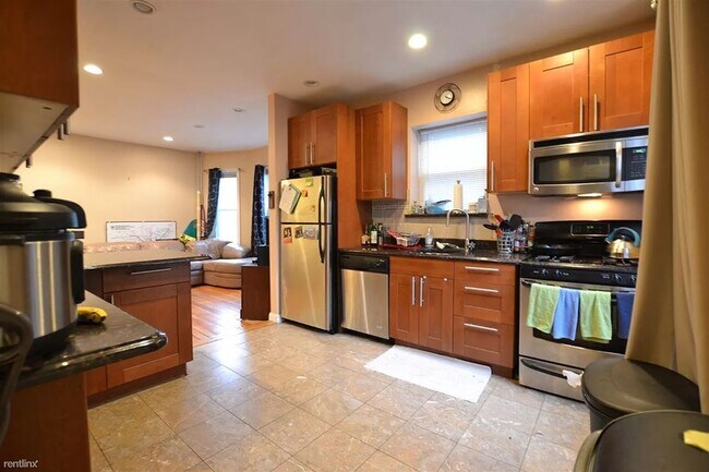 8 Montfern Ave