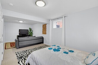 7109 Layton Dr, Unit 1 in Springfield, VA - Foto de edificio - Building Photo