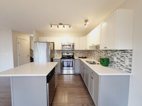 445 Brintnell Blvd NW in Edmonton, AB - Building Photo - Building Photo