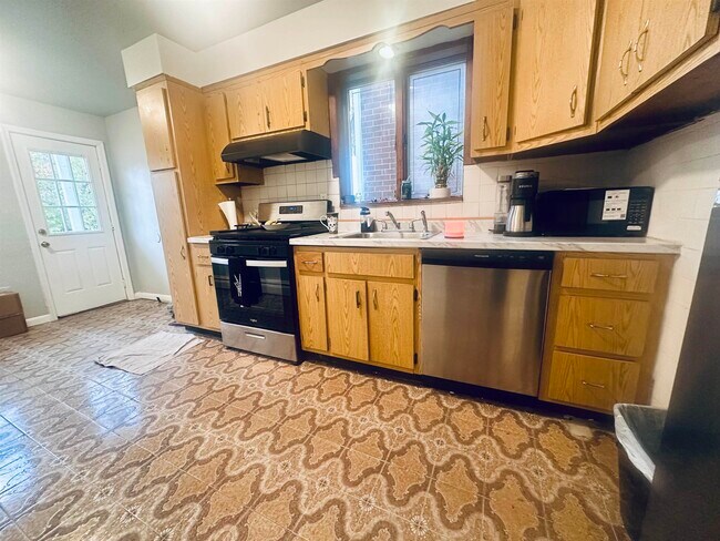 97 Sanford Pl in Jersey City, NJ - Building Photo - Building Photo