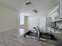 1611 Sorrento Dr in Weston, FL - Building Photo - Building Photo