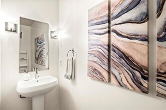 2950 McKinney Ave in Dallas, TX - Building Photo - Building Photo