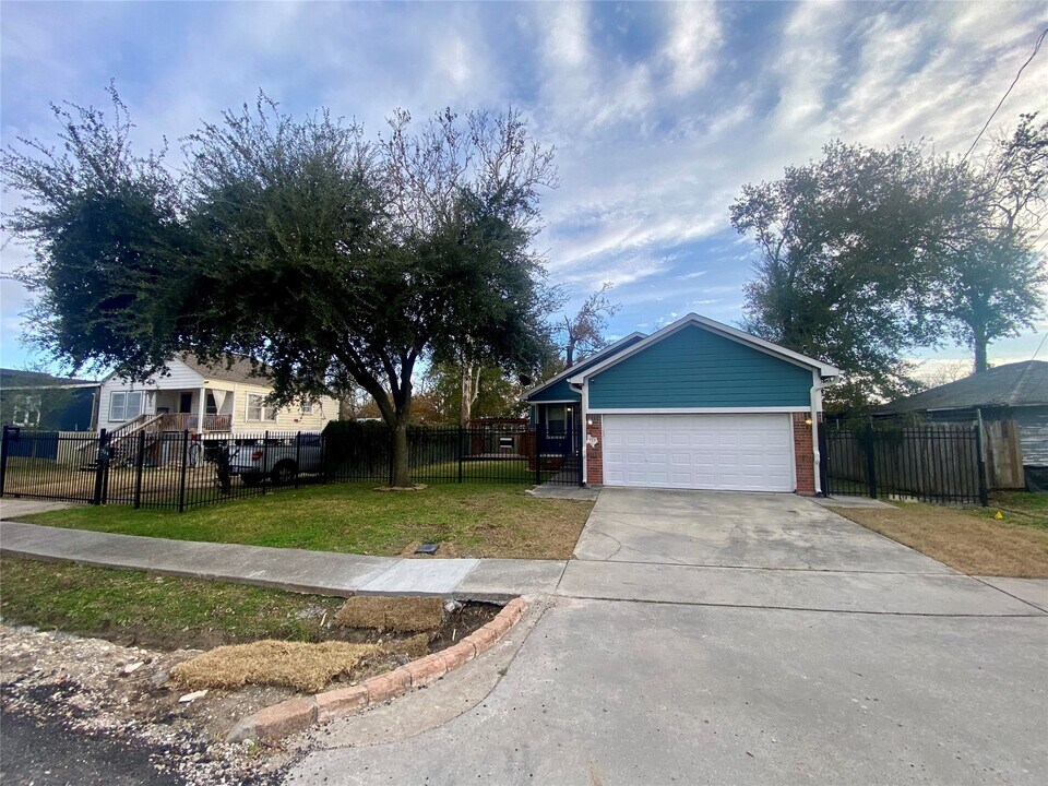 722 E 40th 1/2 St in Houston, TX - Building Photo