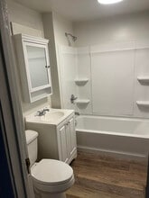 711 S Bay Rd in Syracuse, NY - Foto de edificio - Building Photo