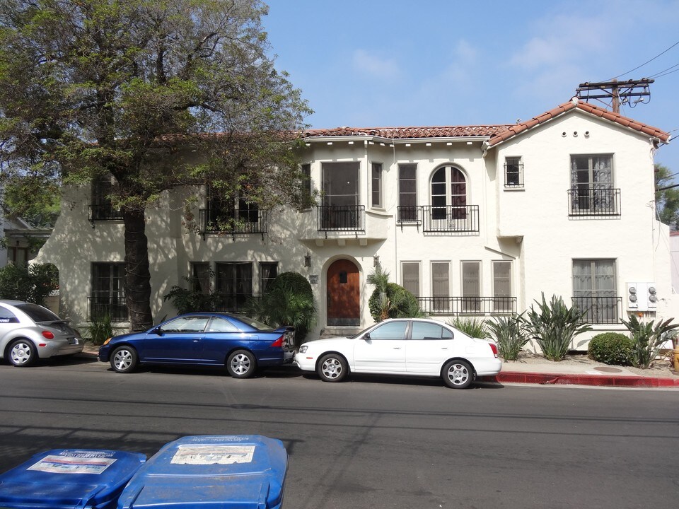 2137 Vine St in Los Angeles, CA - Building Photo