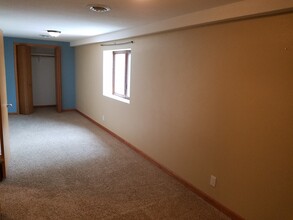 215 4th St W, Unit 1 in Finley, ND - Building Photo - Building Photo