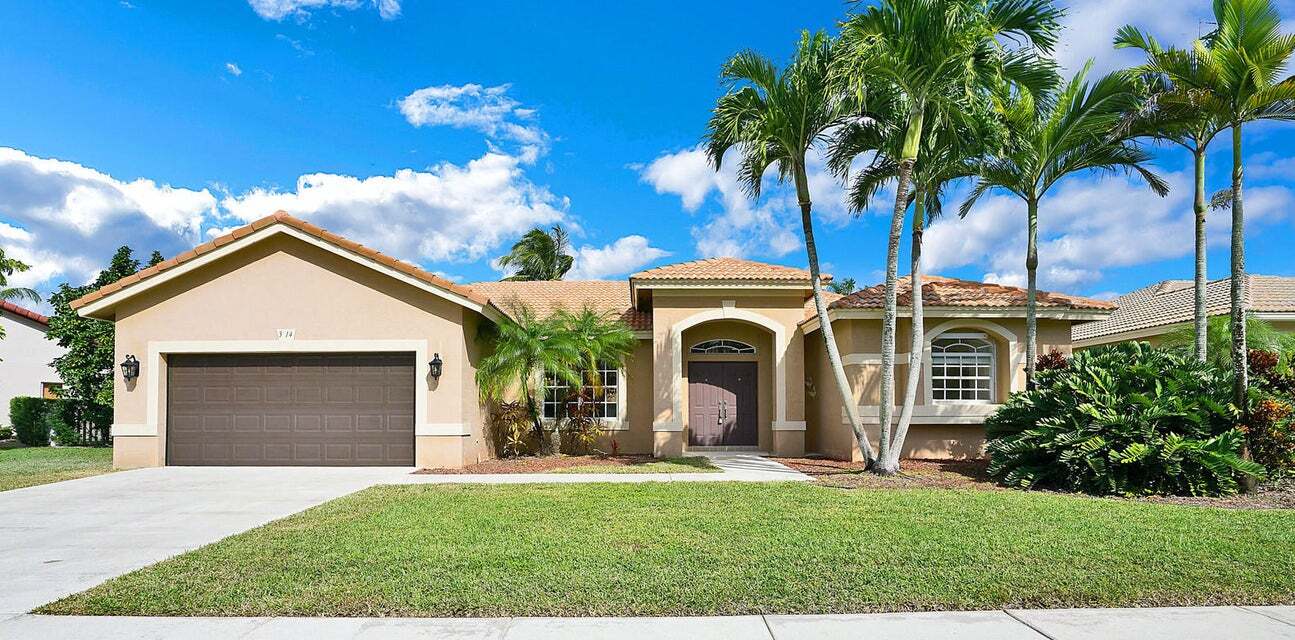 3714 Royal Cypress Ln in Wellington, FL - Building Photo