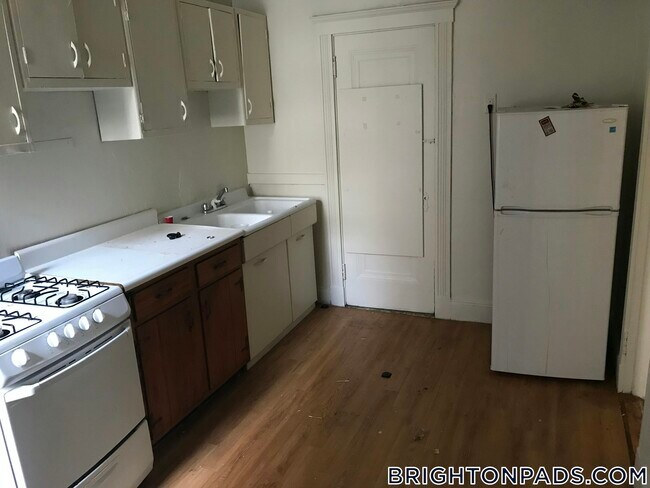 1820 Commonwealth Ave in Boston, MA - Building Photo - Building Photo