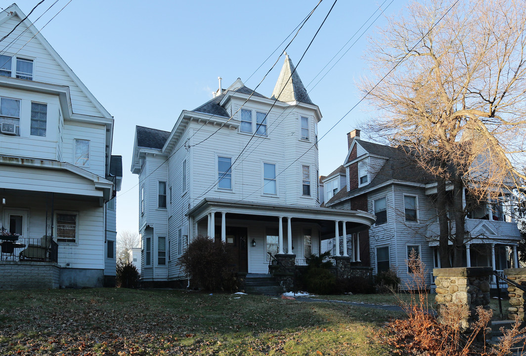 1204 Union St in Schenectady, NY - Foto de edificio