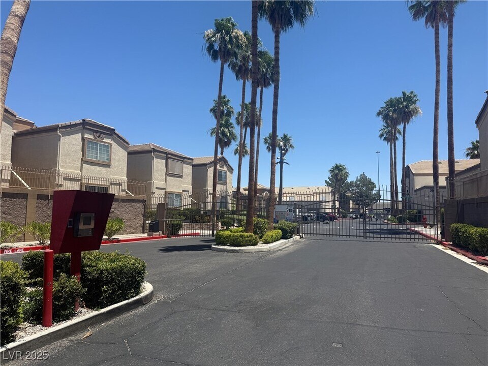3637 Ian Thomas St in Las Vegas, NV - Building Photo