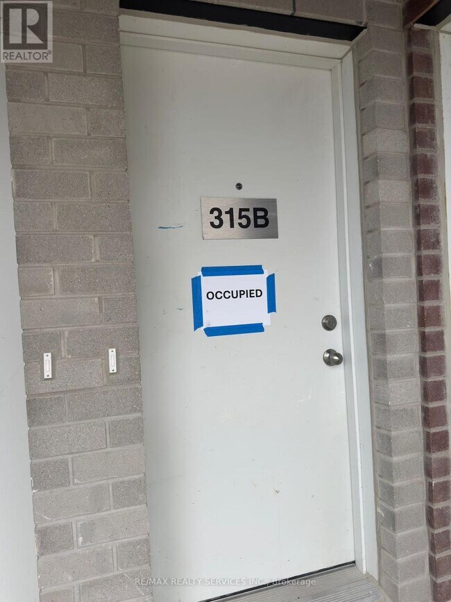 16 Melbourne Ave in St Catharines, ON - Building Photo - Building Photo